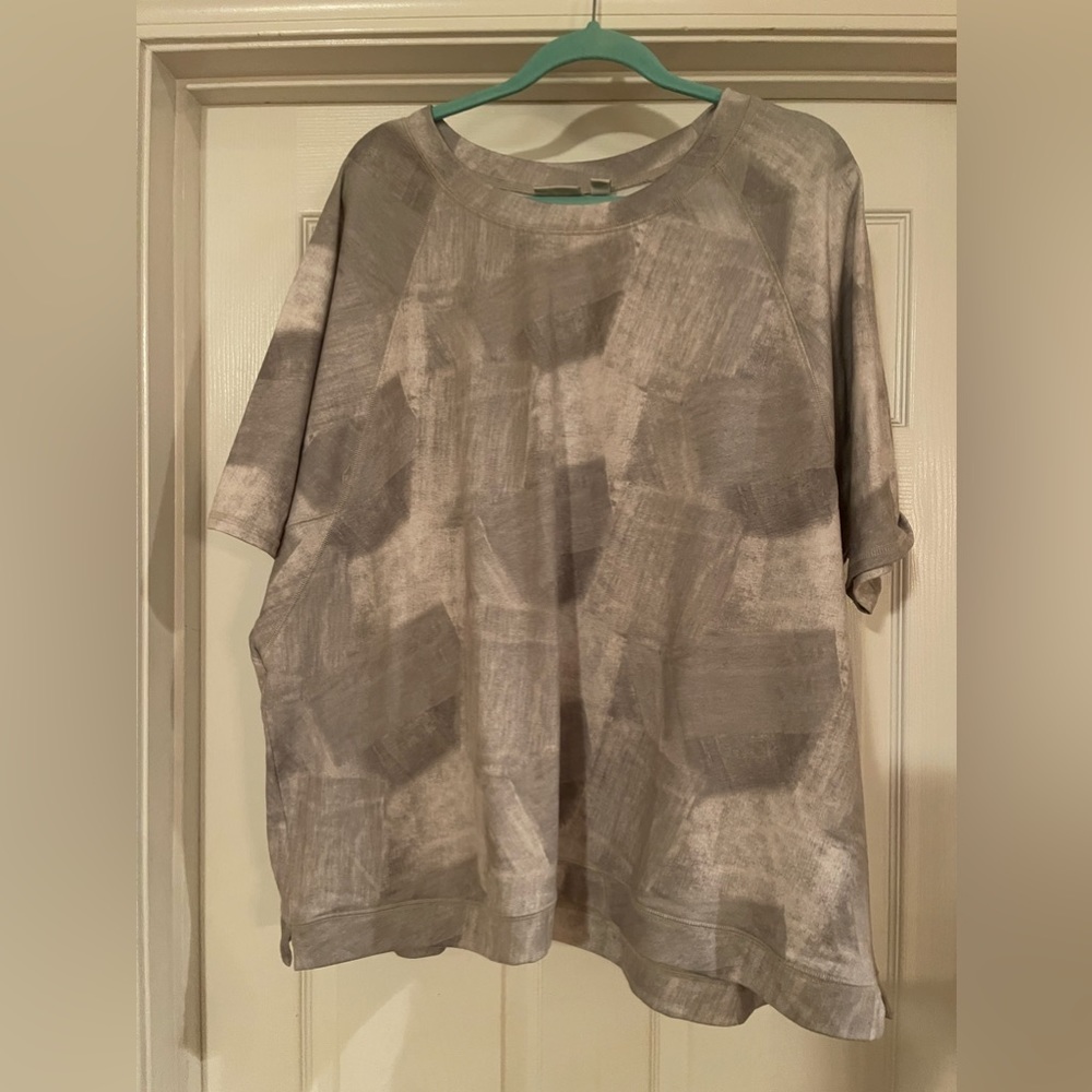Logo lounge. grey pattern size 2XL top